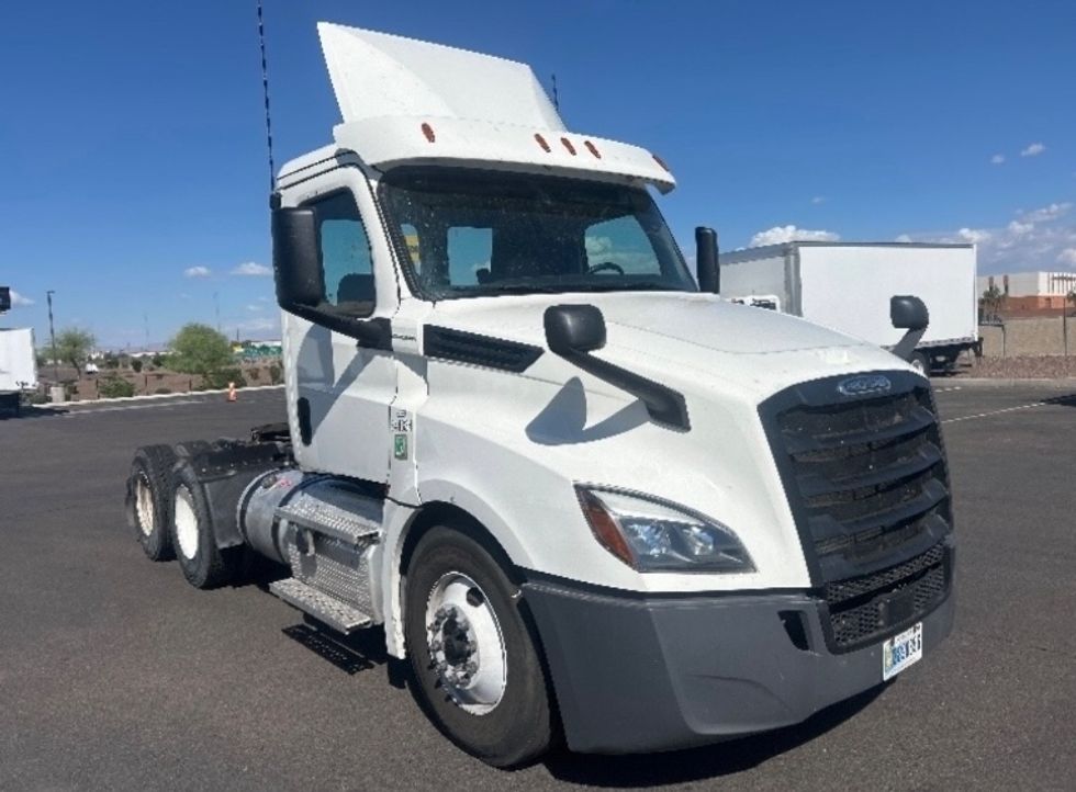 Day Cab Tractor-Heavy Duty Tractors-Freightliner-2020-T12664ST-Phoenix-AZ-593,480\n\t\tmiles-$ 35,250 - Image 1