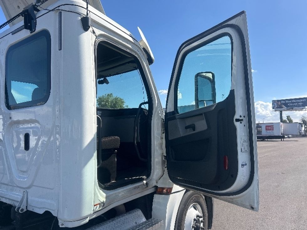 Day Cab Tractor-Heavy Duty Tractors-Freightliner-2020-T12664ST-Phoenix-AZ-593,480\n\t\tmiles-$ 35,250 - Image 12