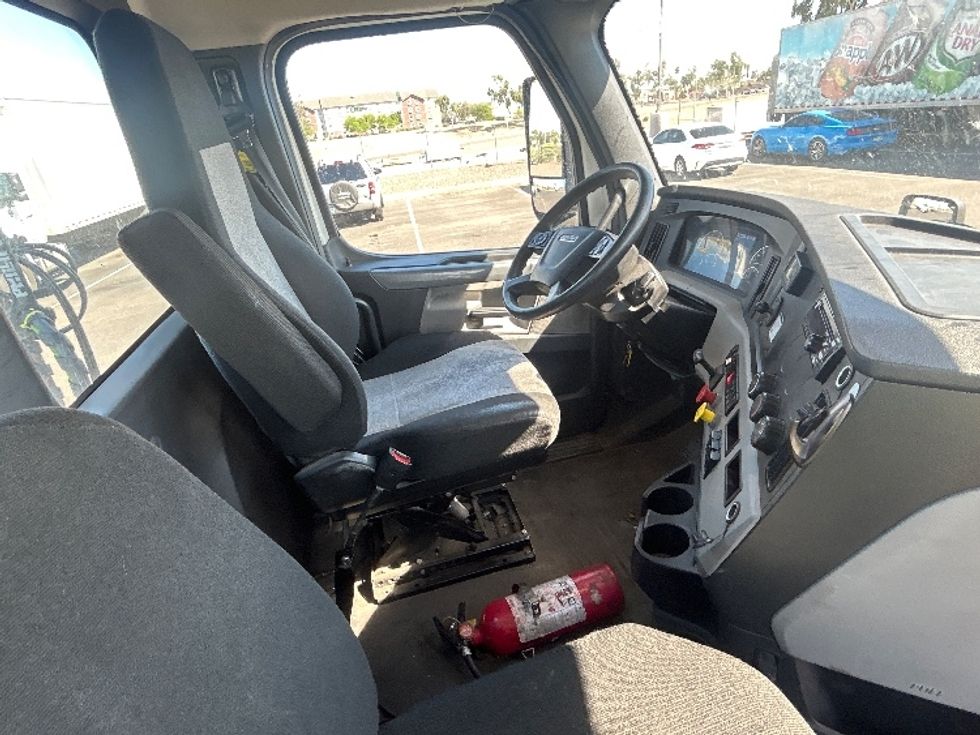 Day Cab Tractor-Heavy Duty Tractors-Freightliner-2020-T12664ST-Phoenix-AZ-593,480\n\t\tmiles-$ 35,250 - Image 14