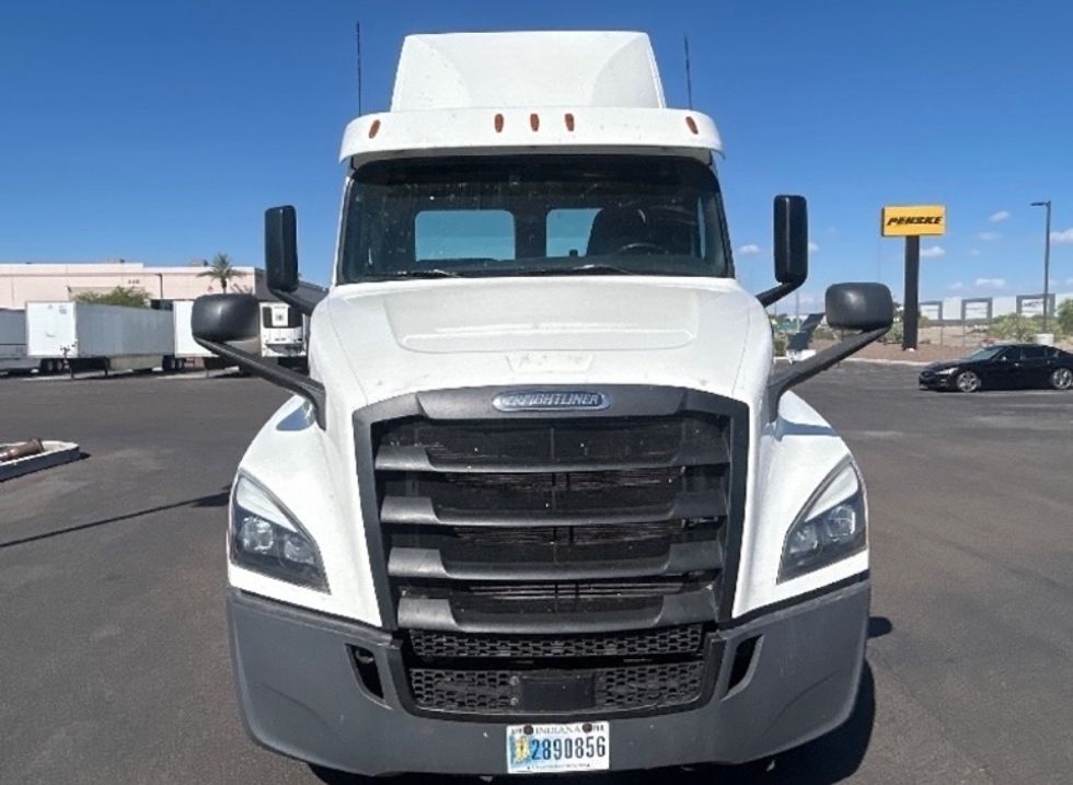 Day Cab Tractor-Heavy Duty Tractors-Freightliner-2020-T12664ST-Phoenix-AZ-593,480\n\t\tmiles-$ 35,250 - Image 2