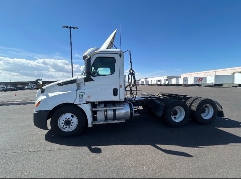 Day Cab Tractor-Heavy Duty Tractors-Freightliner-2020-T12664ST-Phoenix-AZ-593,480\n\t\tmiles-$ 35,250 - Image 4