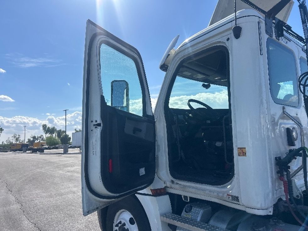 Day Cab Tractor-Heavy Duty Tractors-Freightliner-2020-T12664ST-Phoenix-AZ-593,480\n\t\tmiles-$ 35,250 - Image 9