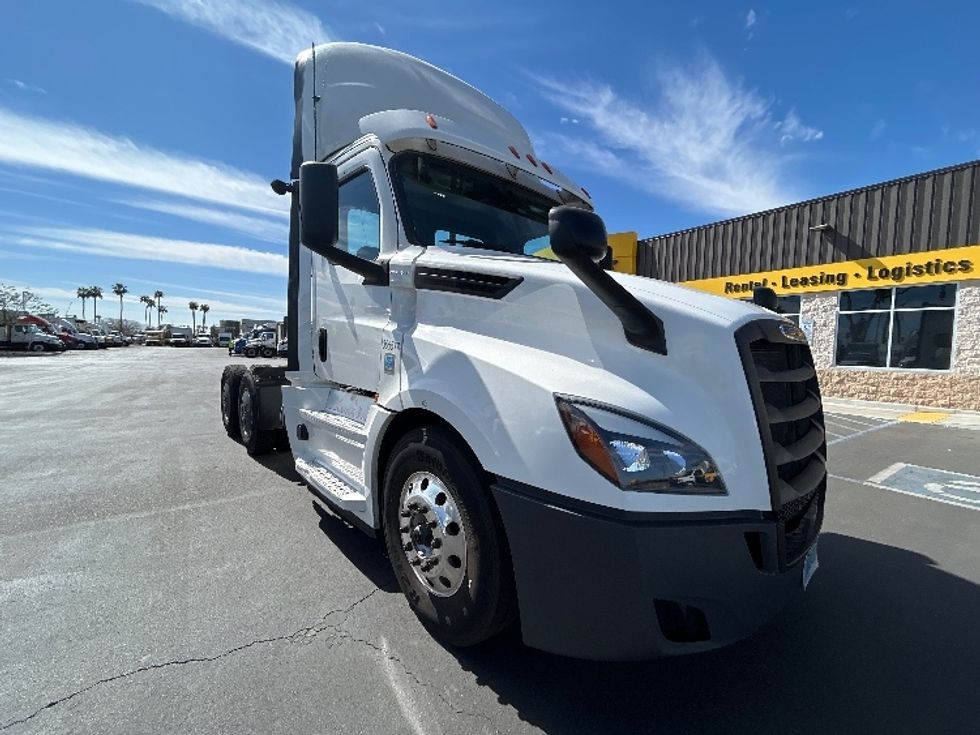 Day Cab Tractor-Heavy Duty Tractors-Freightliner-2020-T12664ST-Phoenix-AZ-614,800\n\t\tmiles-$ 40,750 - Image 1