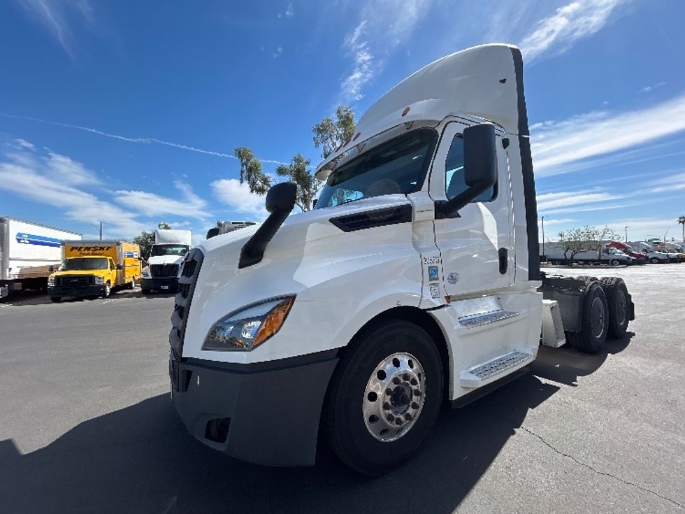 Day Cab Tractor-Heavy Duty Tractors-Freightliner-2020-T12664ST-Phoenix-AZ-614,800\n\t\tmiles-$ 40,750 - Image 3