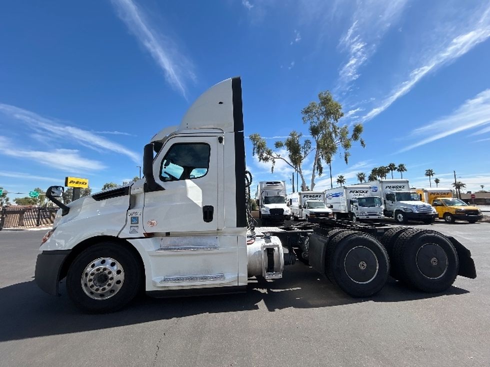 Day Cab Tractor-Heavy Duty Tractors-Freightliner-2020-T12664ST-Phoenix-AZ-614,800\n\t\tmiles-$ 40,750 - Image 4