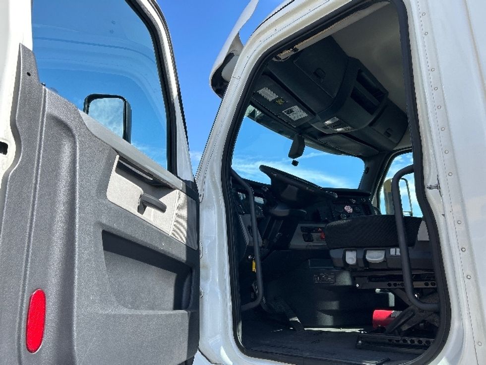 Day Cab Tractor-Heavy Duty Tractors-Freightliner-2020-T12664ST-Phoenix-AZ-614,800\n\t\tmiles-$ 40,750 - Image 9