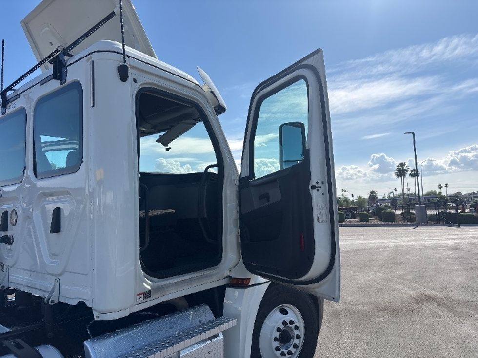 Day Cab Tractor-Heavy Duty Tractors-Freightliner-2020-T12664ST-Phoenix-AZ-617,384\n\t\tmiles-$ 33,750 - Image 12