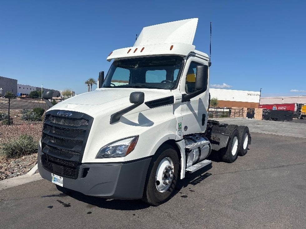 Day Cab Tractor-Heavy Duty Tractors-Freightliner-2020-T12664ST-Phoenix-AZ-617,384\n\t\tmiles-$ 33,750 - Image 3