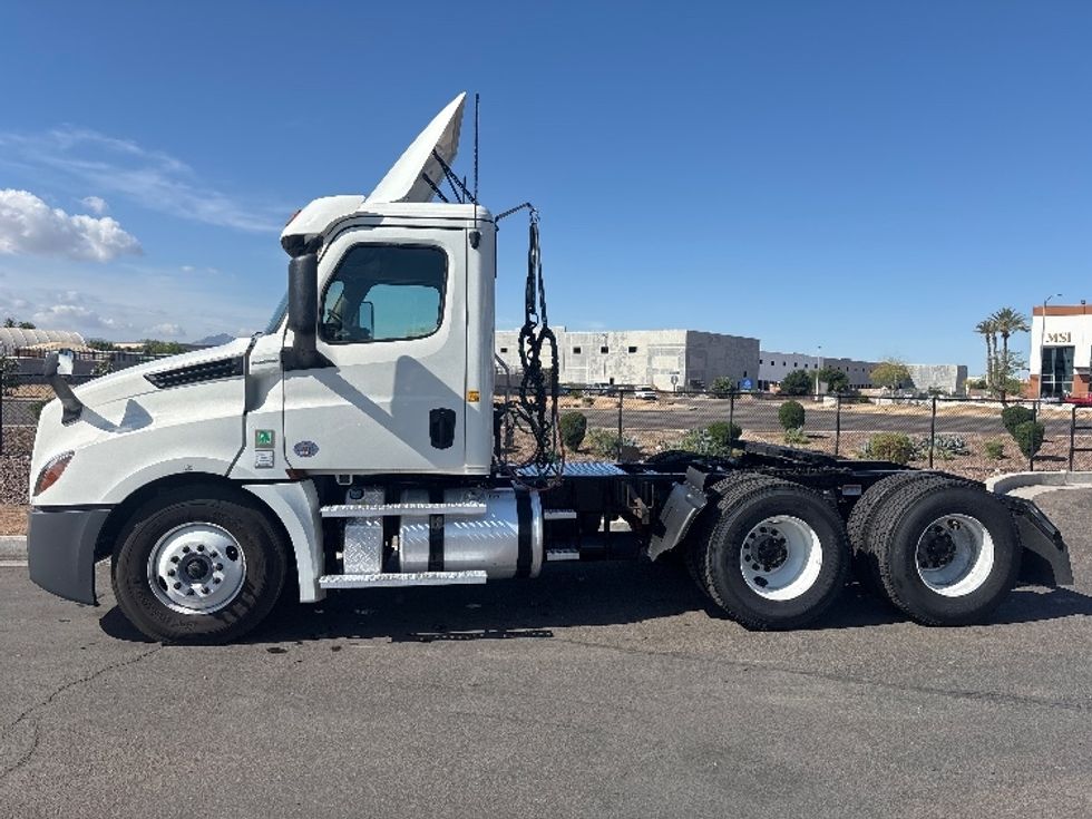 Day Cab Tractor-Heavy Duty Tractors-Freightliner-2020-T12664ST-Phoenix-AZ-617,384\n\t\tmiles-$ 33,750 - Image 4
