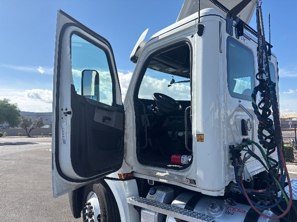 Day Cab Tractor-Heavy Duty Tractors-Freightliner-2020-T12664ST-Phoenix-AZ-617,384\n\t\tmiles-$ 33,750 - Image 9