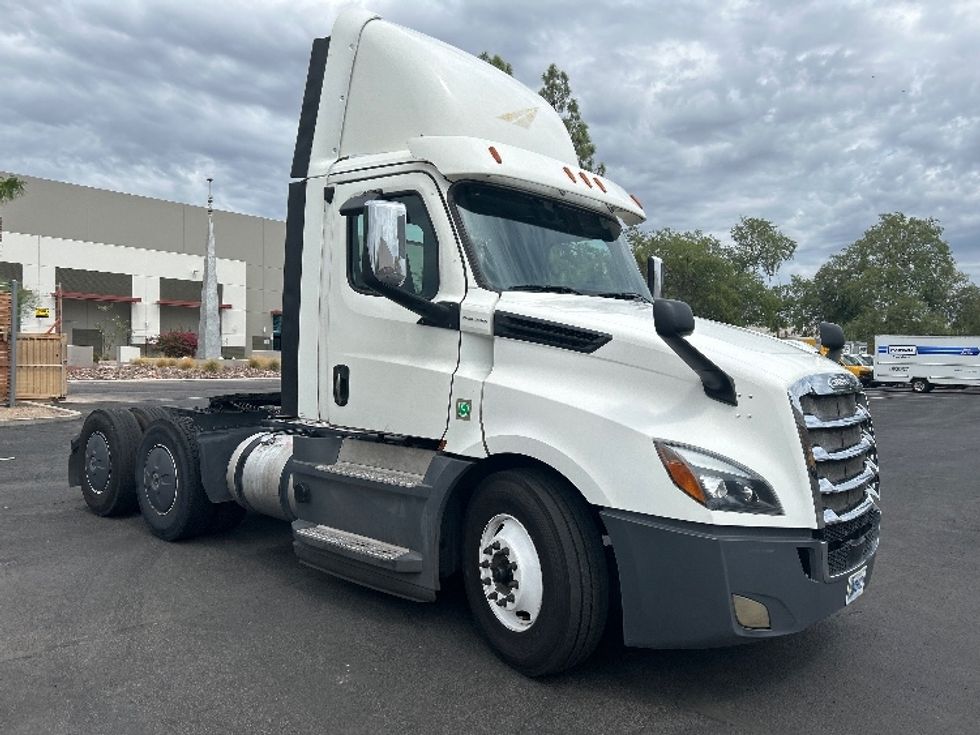 Day Cab Tractor-Heavy Duty Tractors-Freightliner-2020-T12664ST-Phoenix-AZ-690,917\n\t\tmiles-$ 27,750 - Image 1
