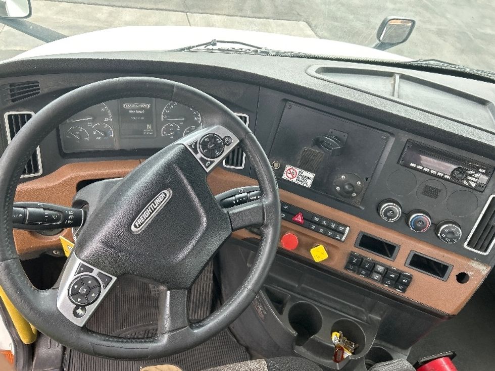 Day Cab Tractor-Heavy Duty Tractors-Freightliner-2020-T12664ST-Phoenix-AZ-690,917\n\t\tmiles-$ 27,750 - Image 11