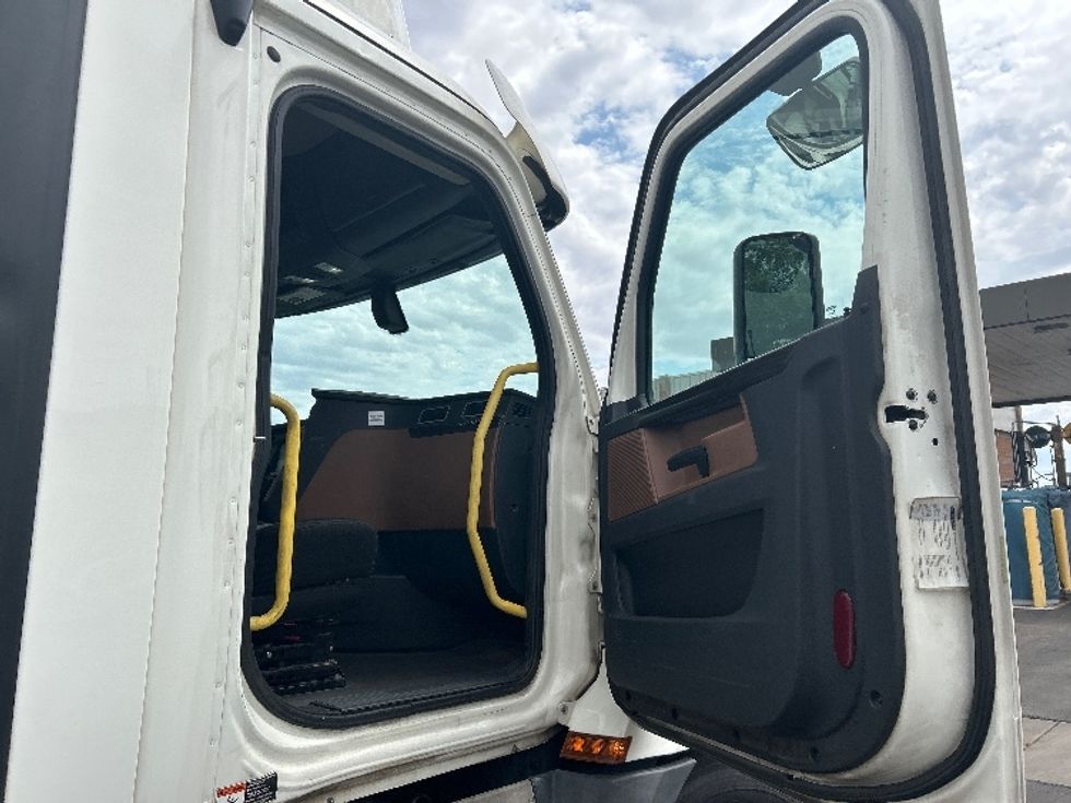 Day Cab Tractor-Heavy Duty Tractors-Freightliner-2020-T12664ST-Phoenix-AZ-690,917\n\t\tmiles-$ 27,750 - Image 12
