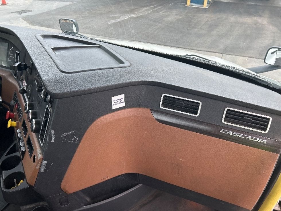 Day Cab Tractor-Heavy Duty Tractors-Freightliner-2020-T12664ST-Phoenix-AZ-690,917\n\t\tmiles-$ 27,750 - Image 13