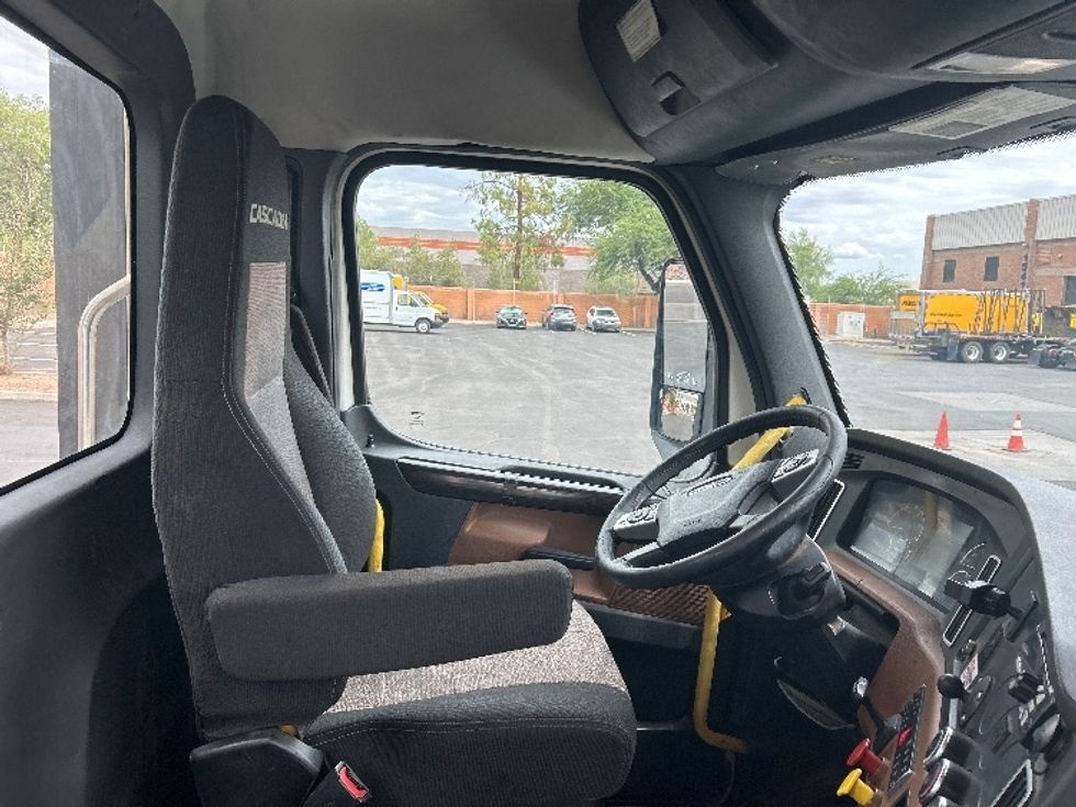 Day Cab Tractor-Heavy Duty Tractors-Freightliner-2020-T12664ST-Phoenix-AZ-690,917\n\t\tmiles-$ 27,750 - Image 14