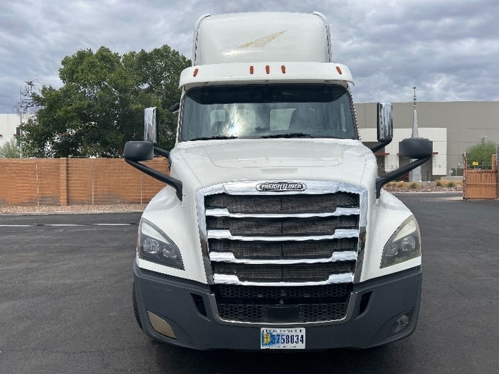 Day Cab Tractor-Heavy Duty Tractors-Freightliner-2020-T12664ST-Phoenix-AZ-690,917\n\t\tmiles-$ 27,750 - Image 2
