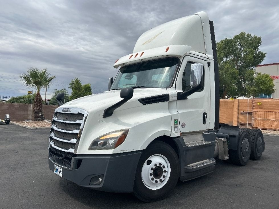 Day Cab Tractor-Heavy Duty Tractors-Freightliner-2020-T12664ST-Phoenix-AZ-690,917\n\t\tmiles-$ 27,750 - Image 3