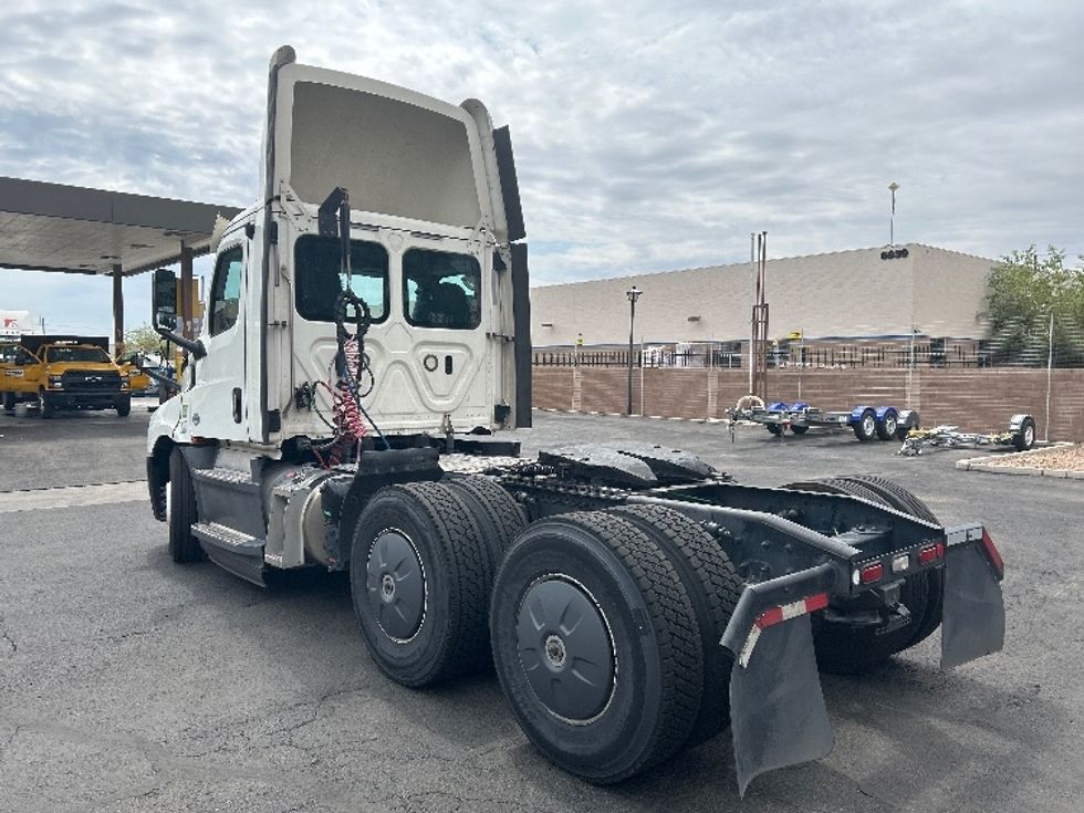 Day Cab Tractor-Heavy Duty Tractors-Freightliner-2020-T12664ST-Phoenix-AZ-690,917\n\t\tmiles-$ 27,750 - Image 5