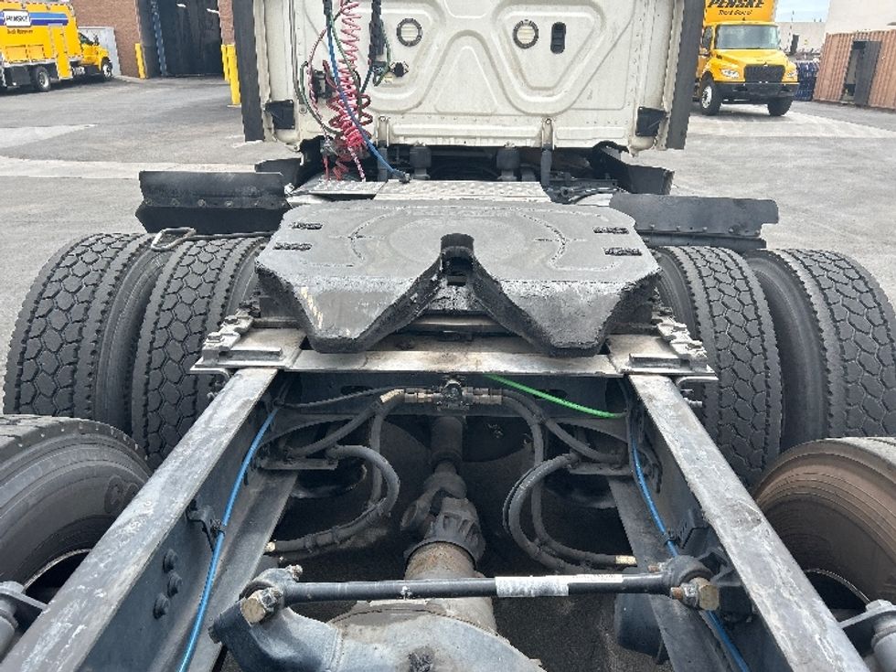 Day Cab Tractor-Heavy Duty Tractors-Freightliner-2020-T12664ST-Phoenix-AZ-690,917\n\t\tmiles-$ 27,750 - Image 6
