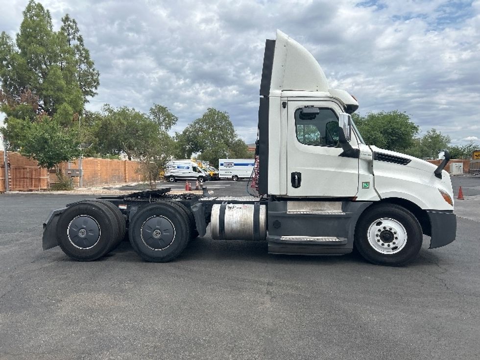 Day Cab Tractor-Heavy Duty Tractors-Freightliner-2020-T12664ST-Phoenix-AZ-690,917\n\t\tmiles-$ 27,750 - Image 8