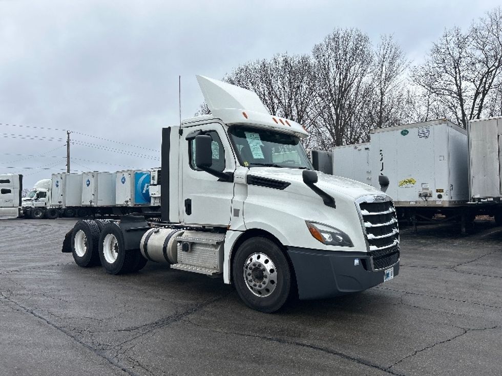Day Cab Tractor-Heavy Duty Tractors-Freightliner-2020-T12664ST-Piqua-OH-261,908\n\t\tmiles-$ 57,000 - Image 1