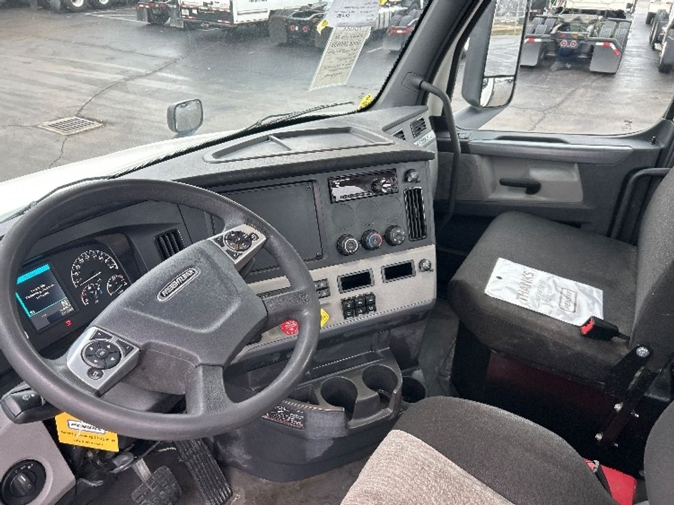 Day Cab Tractor-Heavy Duty Tractors-Freightliner-2020-T12664ST-Piqua-OH-261,908\n\t\tmiles-$ 57,000 - Image 10