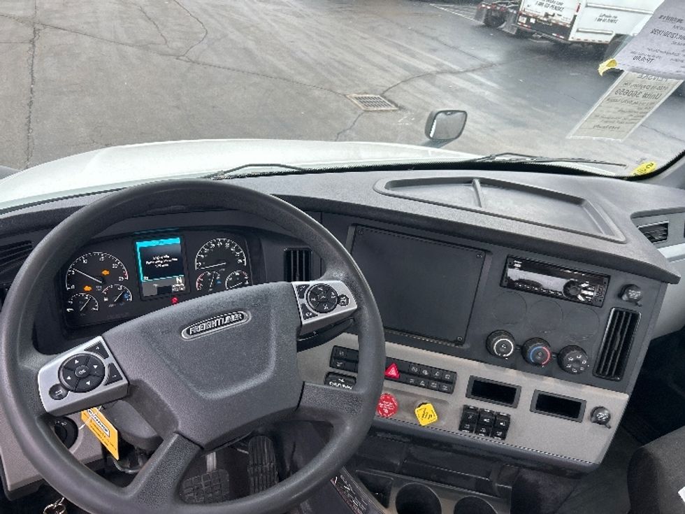 Day Cab Tractor-Heavy Duty Tractors-Freightliner-2020-T12664ST-Piqua-OH-261,908\n\t\tmiles-$ 57,000 - Image 11