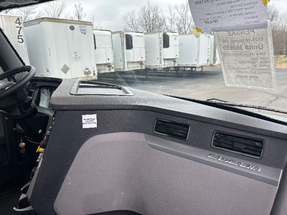 Day Cab Tractor-Heavy Duty Tractors-Freightliner-2020-T12664ST-Piqua-OH-261,908\n\t\tmiles-$ 57,000 - Image 13