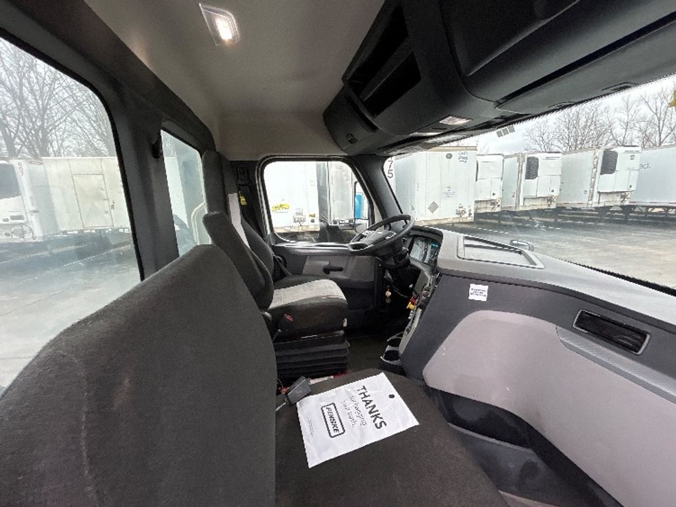 Day Cab Tractor-Heavy Duty Tractors-Freightliner-2020-T12664ST-Piqua-OH-261,908\n\t\tmiles-$ 57,000 - Image 14