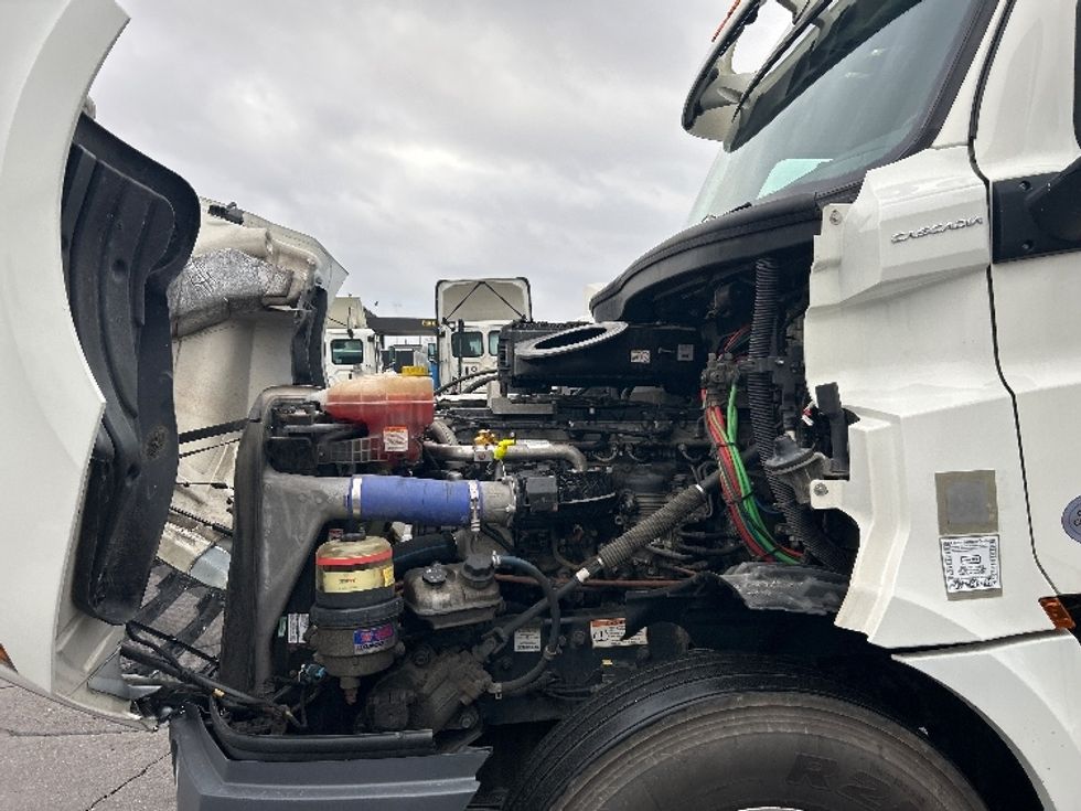 Day Cab Tractor-Heavy Duty Tractors-Freightliner-2020-T12664ST-Piqua-OH-261,908\n\t\tmiles-$ 57,000 - Image 16