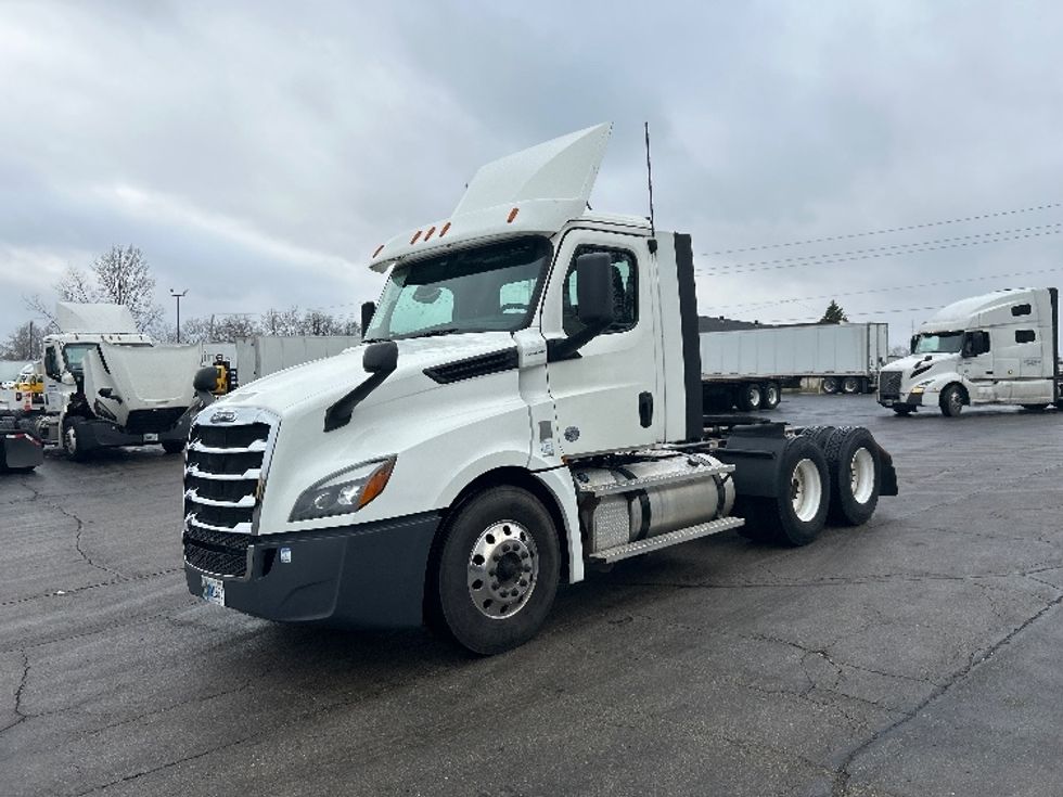 Day Cab Tractor-Heavy Duty Tractors-Freightliner-2020-T12664ST-Piqua-OH-261,908\n\t\tmiles-$ 57,000 - Image 3