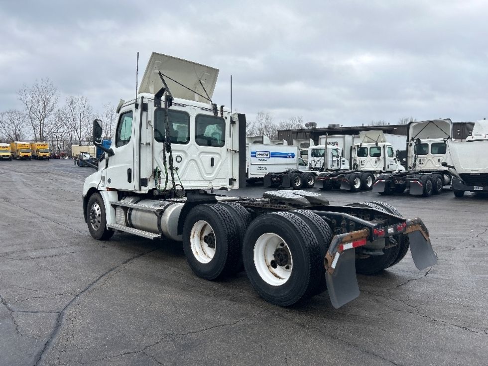Day Cab Tractor-Heavy Duty Tractors-Freightliner-2020-T12664ST-Piqua-OH-261,908\n\t\tmiles-$ 57,000 - Image 5
