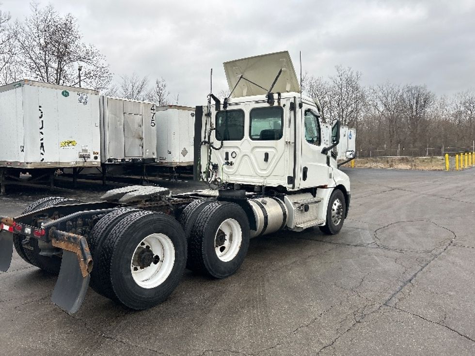 Day Cab Tractor-Heavy Duty Tractors-Freightliner-2020-T12664ST-Piqua-OH-261,908\n\t\tmiles-$ 57,000 - Image 7