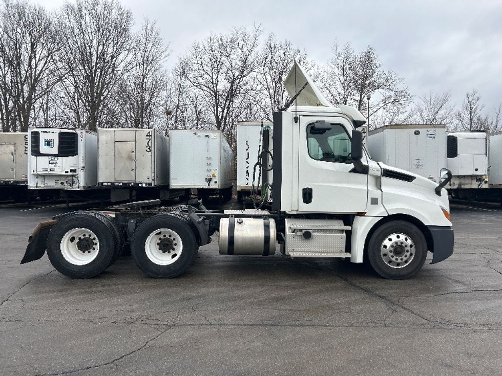 Day Cab Tractor-Heavy Duty Tractors-Freightliner-2020-T12664ST-Piqua-OH-261,908\n\t\tmiles-$ 57,000 - Image 8