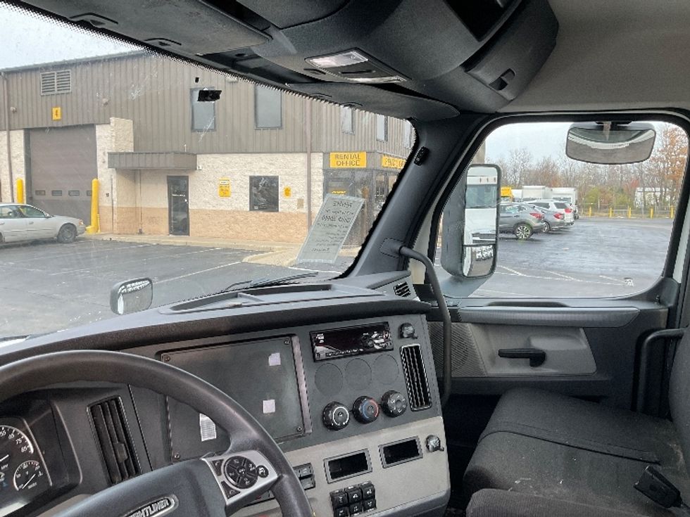 Day Cab Tractor-Heavy Duty Tractors-Freightliner-2020-T12664ST-Piqua-OH-278,700\n\t\tmiles-$ 56,000 - Image 10