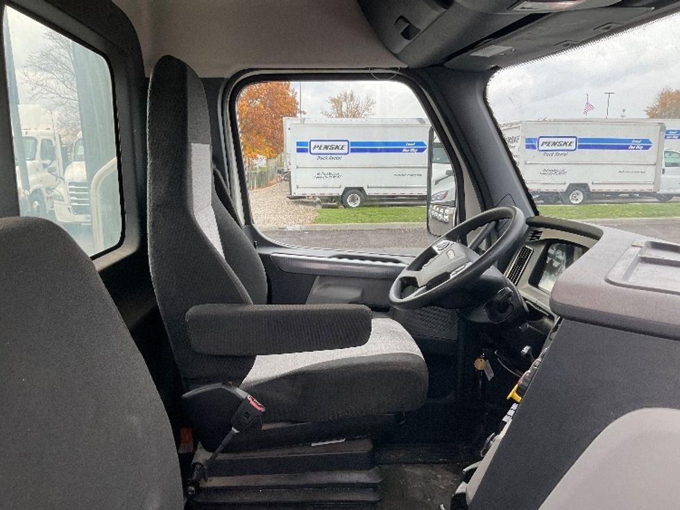 Day Cab Tractor-Heavy Duty Tractors-Freightliner-2020-T12664ST-Piqua-OH-278,700\n\t\tmiles-$ 56,000 - Image 14