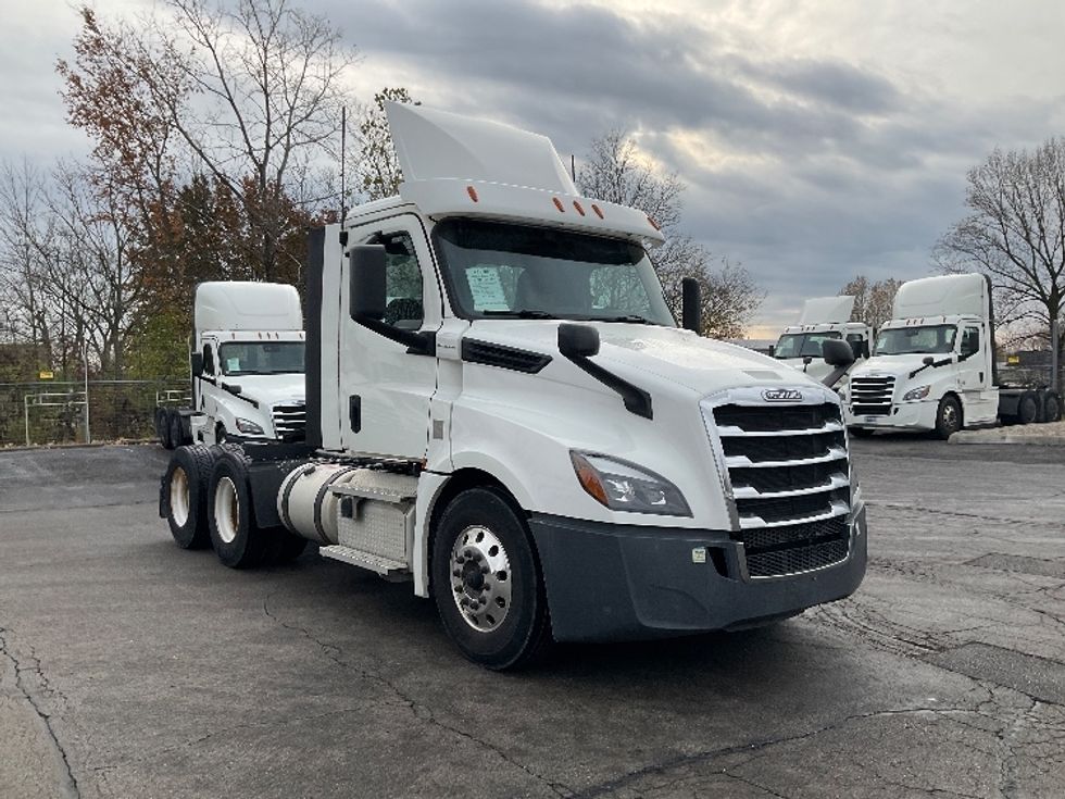 Day Cab Tractor-Heavy Duty Tractors-Freightliner-2020-T12664ST-Piqua-OH-278,774\n\t\tmiles-$ 56,750 - Image 1