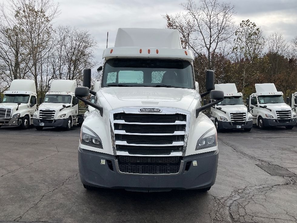 Day Cab Tractor-Heavy Duty Tractors-Freightliner-2020-T12664ST-Piqua-OH-278,774\n\t\tmiles-$ 56,750 - Image 2