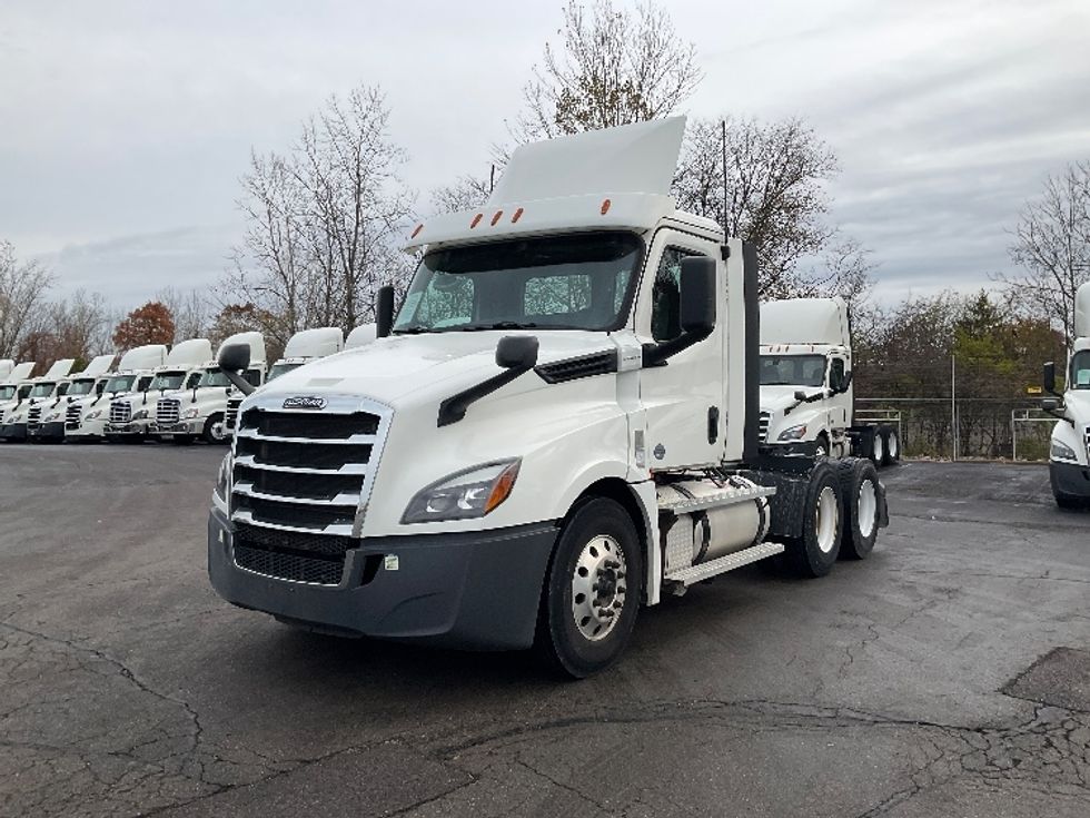 Day Cab Tractor-Heavy Duty Tractors-Freightliner-2020-T12664ST-Piqua-OH-278,774\n\t\tmiles-$ 56,750 - Image 3