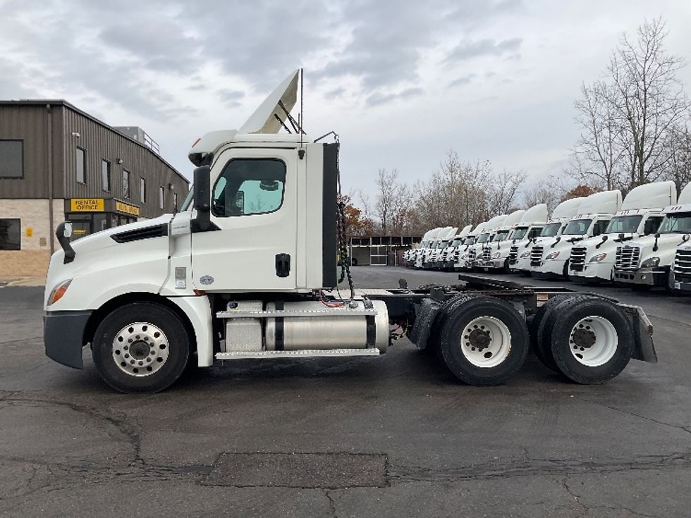 Day Cab Tractor-Heavy Duty Tractors-Freightliner-2020-T12664ST-Piqua-OH-278,774\n\t\tmiles-$ 56,750 - Image 4