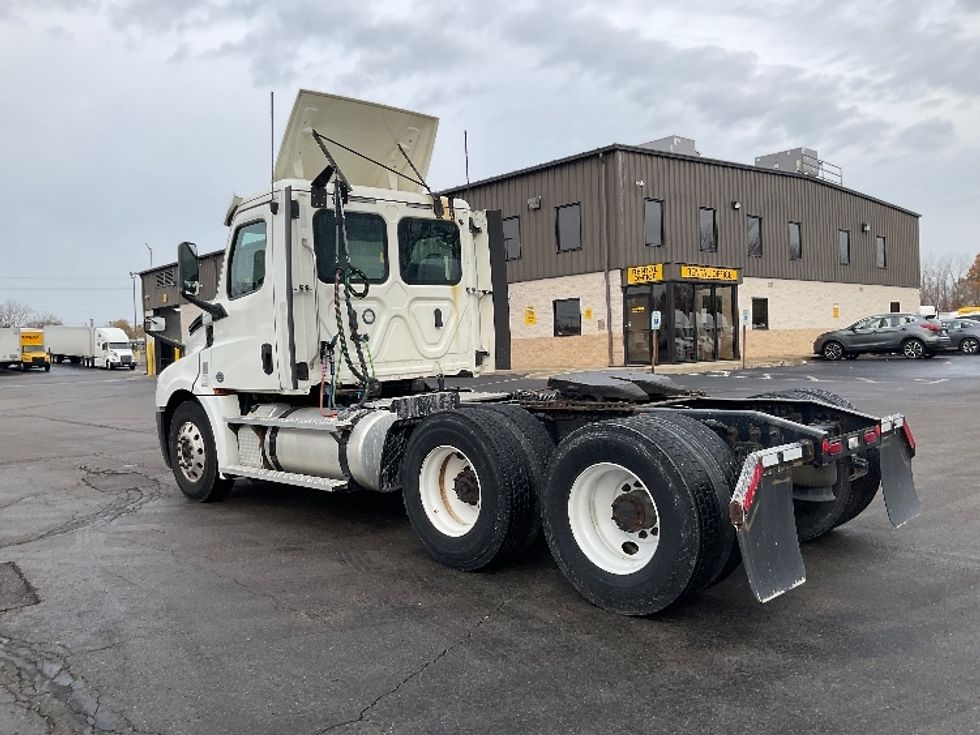 Day Cab Tractor-Heavy Duty Tractors-Freightliner-2020-T12664ST-Piqua-OH-278,774\n\t\tmiles-$ 56,750 - Image 5