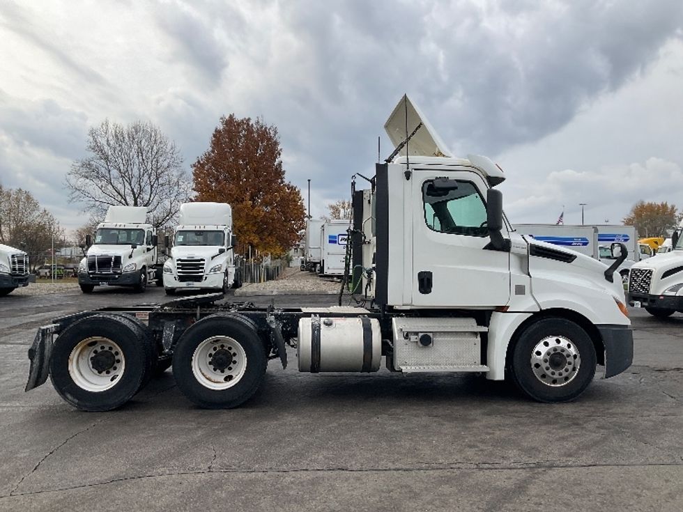 Day Cab Tractor-Heavy Duty Tractors-Freightliner-2020-T12664ST-Piqua-OH-278,774\n\t\tmiles-$ 56,750 - Image 8