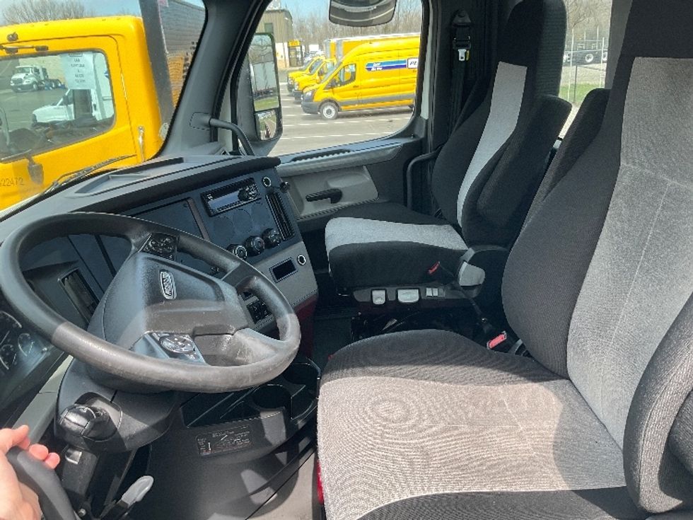 Day Cab Tractor-Heavy Duty Tractors-Freightliner-2020-T12664ST-Piqua-OH-325,110\n\t\tmiles-$ 57,750 - Image 10