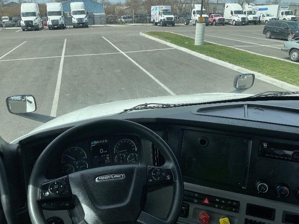 Day Cab Tractor-Heavy Duty Tractors-Freightliner-2020-T12664ST-Piqua-OH-325,110\n\t\tmiles-$ 57,750 - Image 11