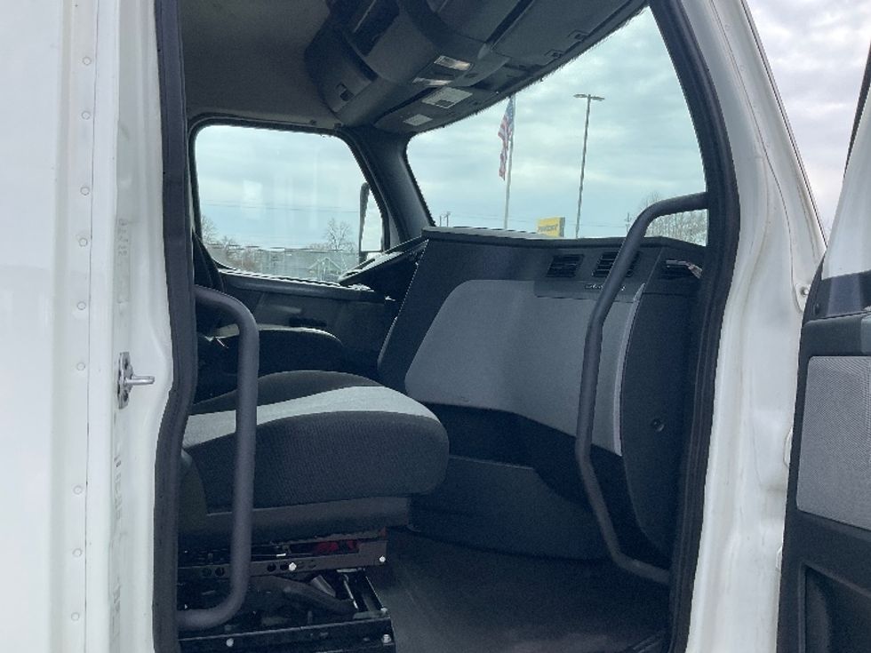 Day Cab Tractor-Heavy Duty Tractors-Freightliner-2020-T12664ST-Piqua-OH-325,110\n\t\tmiles-$ 57,750 - Image 12