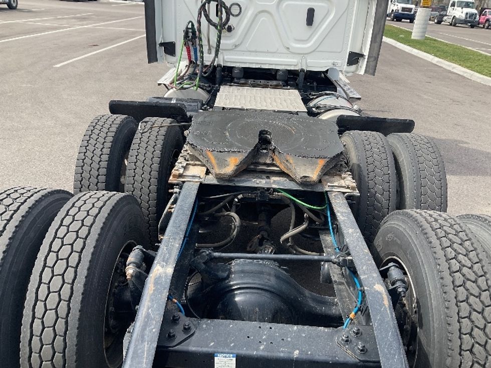 Day Cab Tractor-Heavy Duty Tractors-Freightliner-2020-T12664ST-Piqua-OH-325,110\n\t\tmiles-$ 57,750 - Image 17