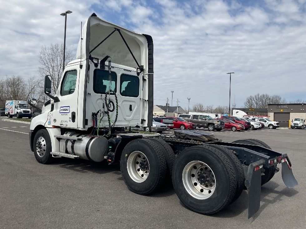 Day Cab Tractor-Heavy Duty Tractors-Freightliner-2020-T12664ST-Piqua-OH-325,110\n\t\tmiles-$ 57,750 - Image 5