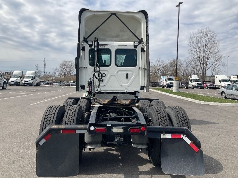 Day Cab Tractor-Heavy Duty Tractors-Freightliner-2020-T12664ST-Piqua-OH-325,110\n\t\tmiles-$ 57,750 - Image 6