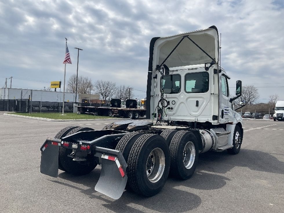 Day Cab Tractor-Heavy Duty Tractors-Freightliner-2020-T12664ST-Piqua-OH-325,110\n\t\tmiles-$ 57,750 - Image 7