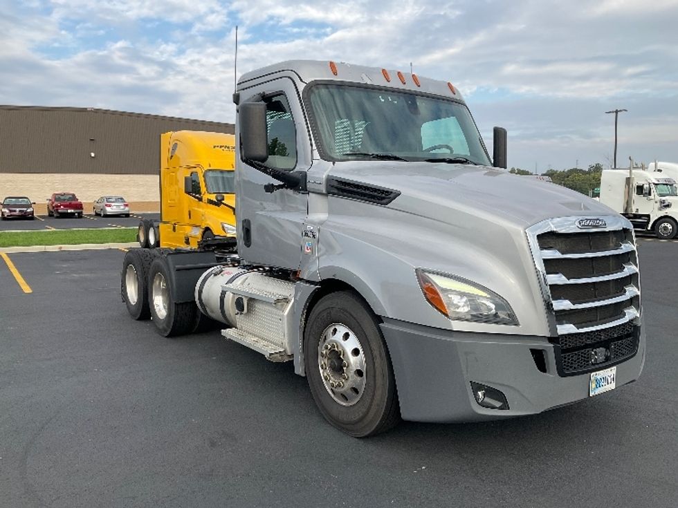 Day Cab Tractor-Heavy Duty Tractors-Freightliner-2020-T12664ST-Piqua-OH-353,775\n\t\tmiles-$ 52,750 - Image 1